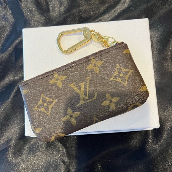 New in box, Louis Vuitton monogram key pouch - Picture 2 of 5